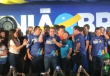 Wilson Lima não consegue apoio dos principais prefeitos e evento foi marcado por crimes eleitorais