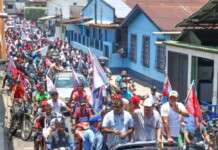 Mesmo prefeito de São Paulo de Olivença fechando os postos de combustíveis, povo não se íntimida e faz a maior carreata da história do município para receber Eduardo Braga