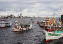 Fiéis realizam Procissão Fluvial de São Pedro, padroeiro dos pescadores