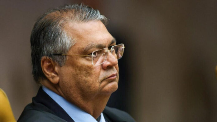 Dino aciona PF para investigar uso de R$ 694 milhões repassados por emendas Pix