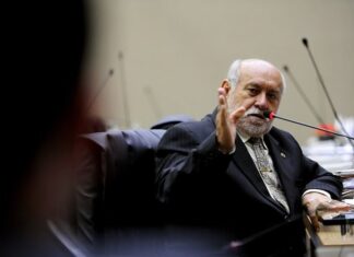 Ex-deputado Belarmino Lins deixa a Suframa e assume o comando da Jucea