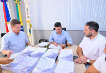 Prefeito garante progressão histórica para 10 mil profissionais da Educação