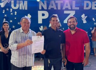 Átila Lins entrega obras e anuncia novos investimentos em Fonte Boa, sua terra natal