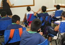 Professora é processada por acúmulo de cargos em Parintins