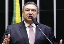 Átila Lins comemora licitação da BR-319 e destaca fim do isolamento do Amazonas