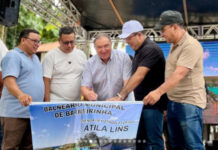Átila Lins assina ordem de serviço do balneário público em Barreirinha