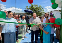 Átila Lins entrega estádio e UBS em Santa Isabel do Rio Negro