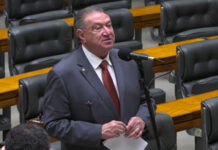 PL de Átila Lins que obriga delegacias da mulher no interior avança na Câmara